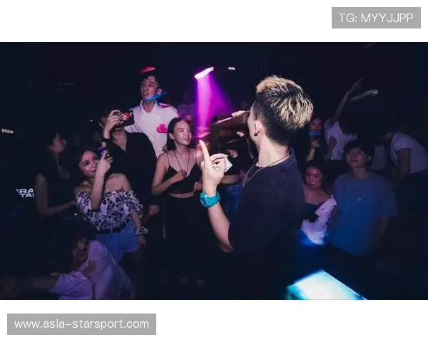 某运动员酒吧狂欢被拍！俱乐部紧急回应